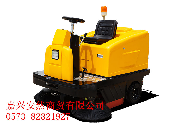 大車間清潔掃地吸塵車 MN-C200駕駛式掃地機(jī)