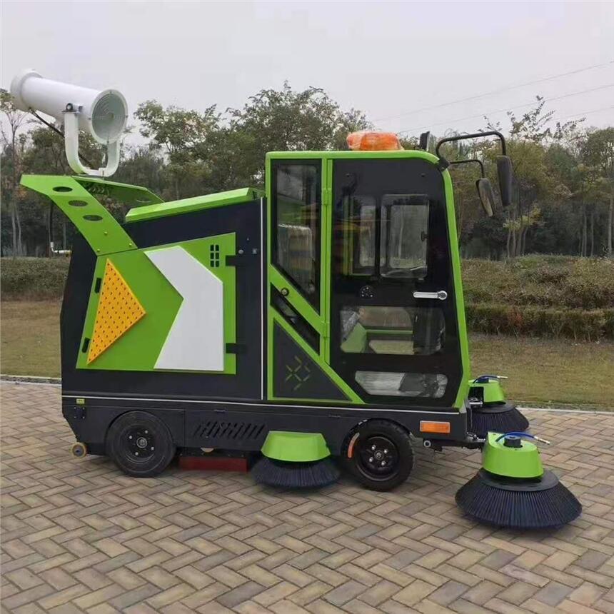 四輪駕駛式清掃車JC2300 吉林市工廠小區(qū)街道掃地車
