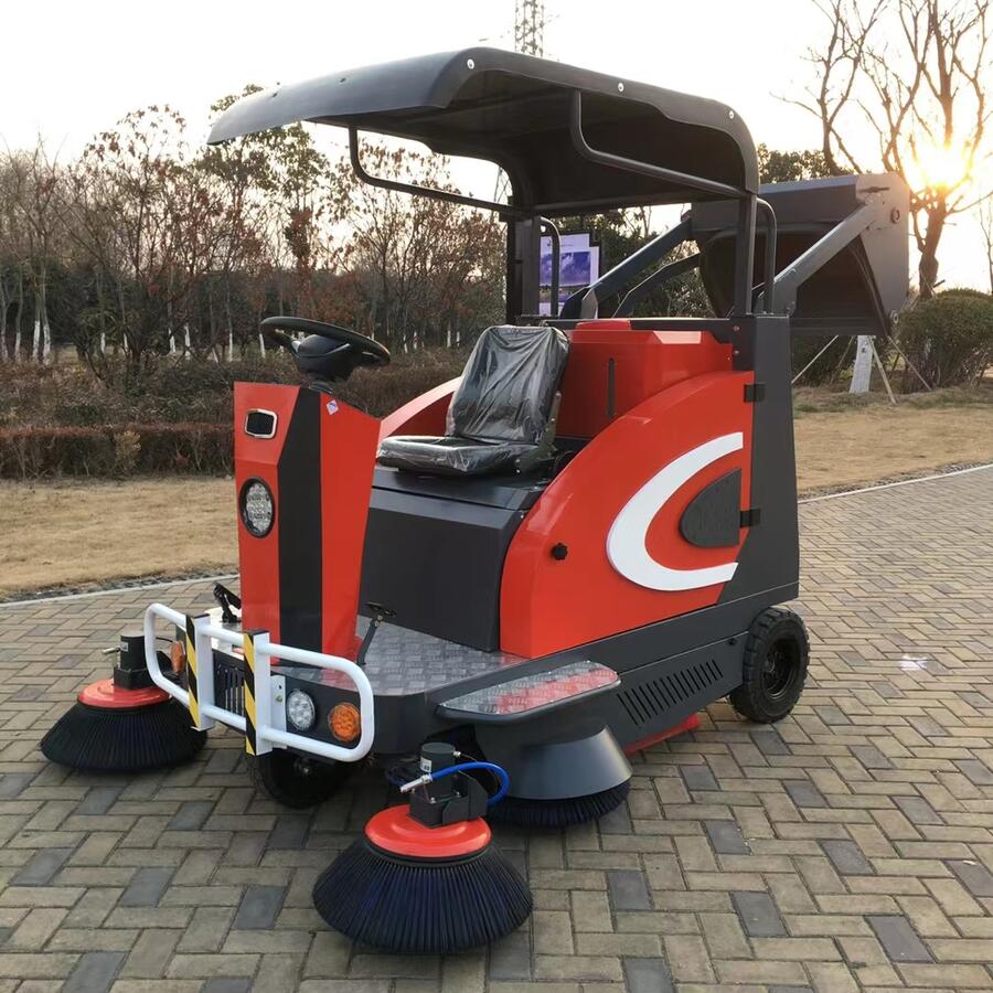 三朋自卸款掃地車1850 蘇州工廠物業(yè)保潔清掃車工廠店